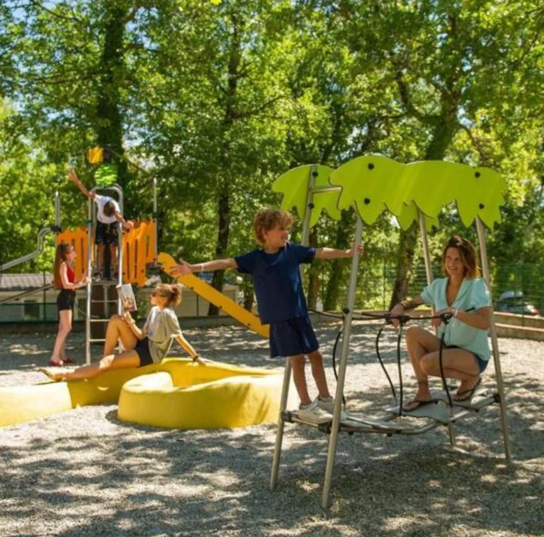 Mobilhome 6 Places Domaine De Chaussy Lagorce